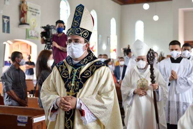 &quot;Estou aqui movido pela fé&quot;. Dom Agamenilton toma posse como quarto bispo diocesano de Rubiataba-Mozarlândia