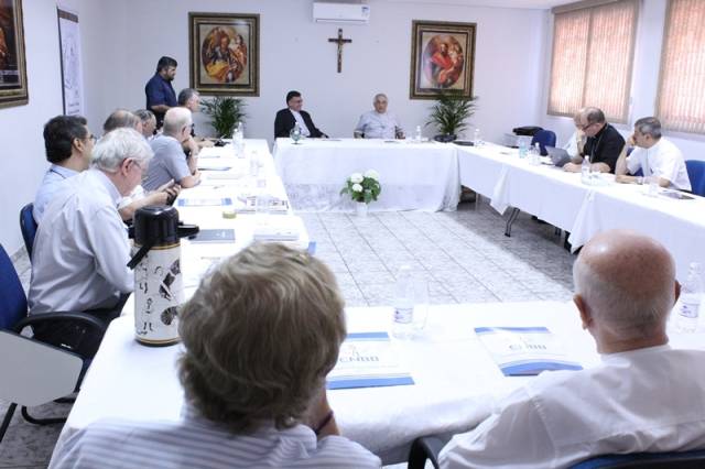 Núncio apostólico no Brasil visita Regional Centro-Oeste