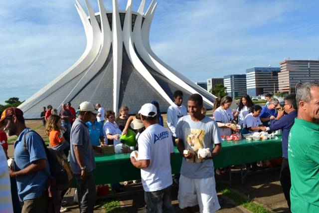 Arquidiocese de Brasília realiza Natal para o Povo de Rua