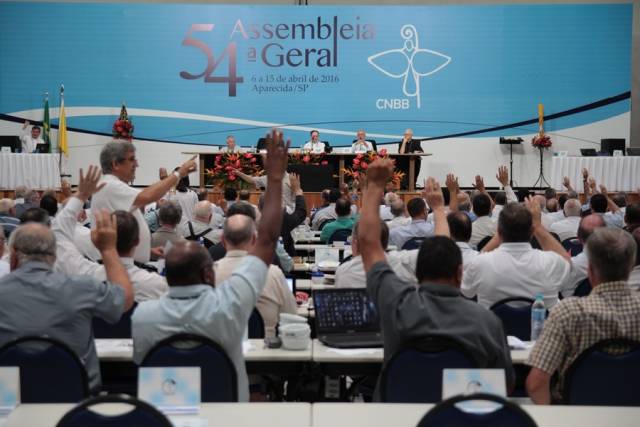 Assembleia da CNBB aprova documento “Cristão Leigos e Leigas na Igreja e na Sociedade. Sal da Terra e Luz do Mundo”