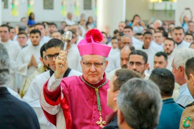 Dom Adair José Guimarães toma posse na Diocese de Formosa