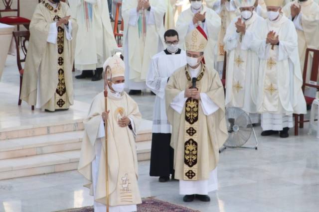 Ordenado em Brasília, o novo bispo da Diocese de Goiás, Dom Jeová Elias