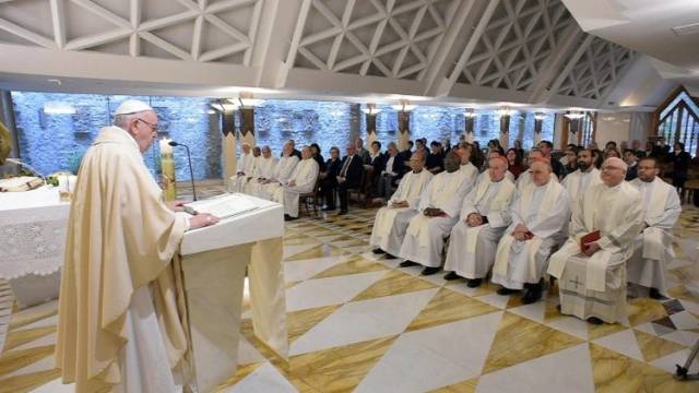 Papa: sem amor e serviço, a Igreja não vai para frente