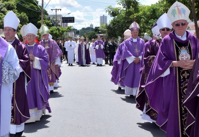 Bispos do Regional Centro-Oeste prestam últimas homenagens a Dom Antonio