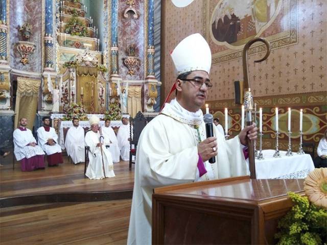 Novo bispo auxiliar de Goiânia, Dom Moacir Arantes é ordenado em Itapecerica