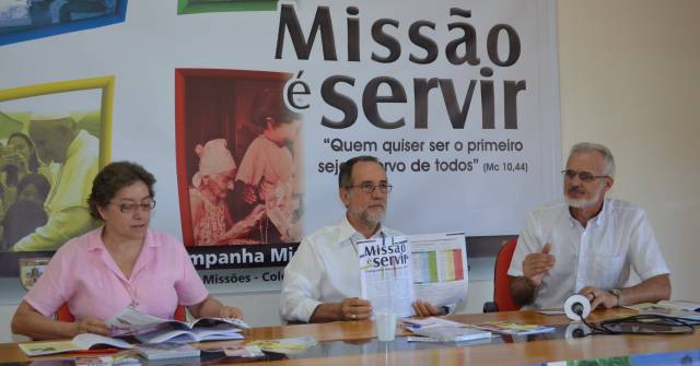 POM apresentam subsídios da Campanha Missionária 2015