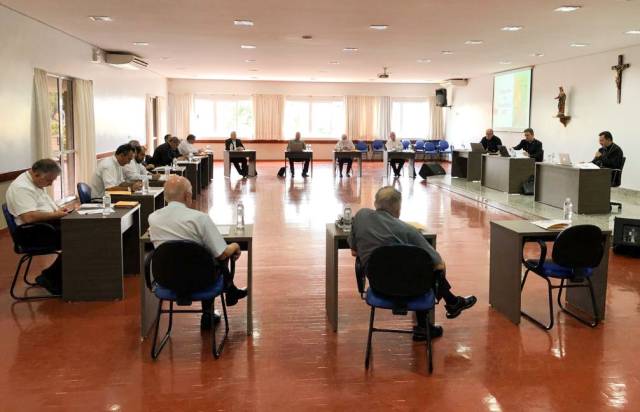 Bispos discutem temas pertinentes a ação pastoral da Igreja no Regional Centro-Oeste, no 1º CONSER do ano de 2022