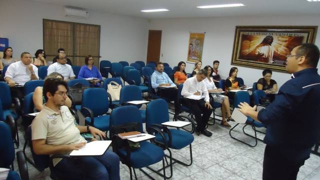 Liturgia fundamental é estudada em encontro regional