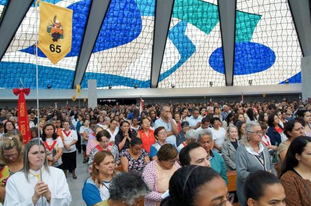 Cerimônia de fechamento da Porta Santa na Catedral de Brasília reúne 4 mil pessoas