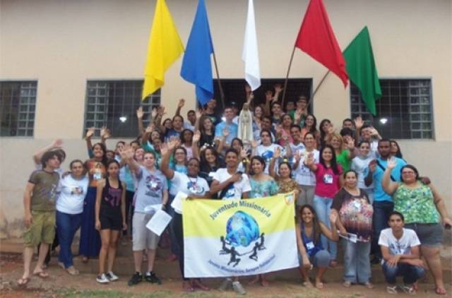 Juventude e Famílias Missionárias do Centro-Oeste projetam caminhada a partir da Alegria do Evangelho