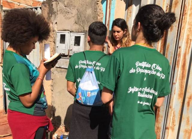 Em encontro estadual, jovens são chamados a calçar as sandálias da missão