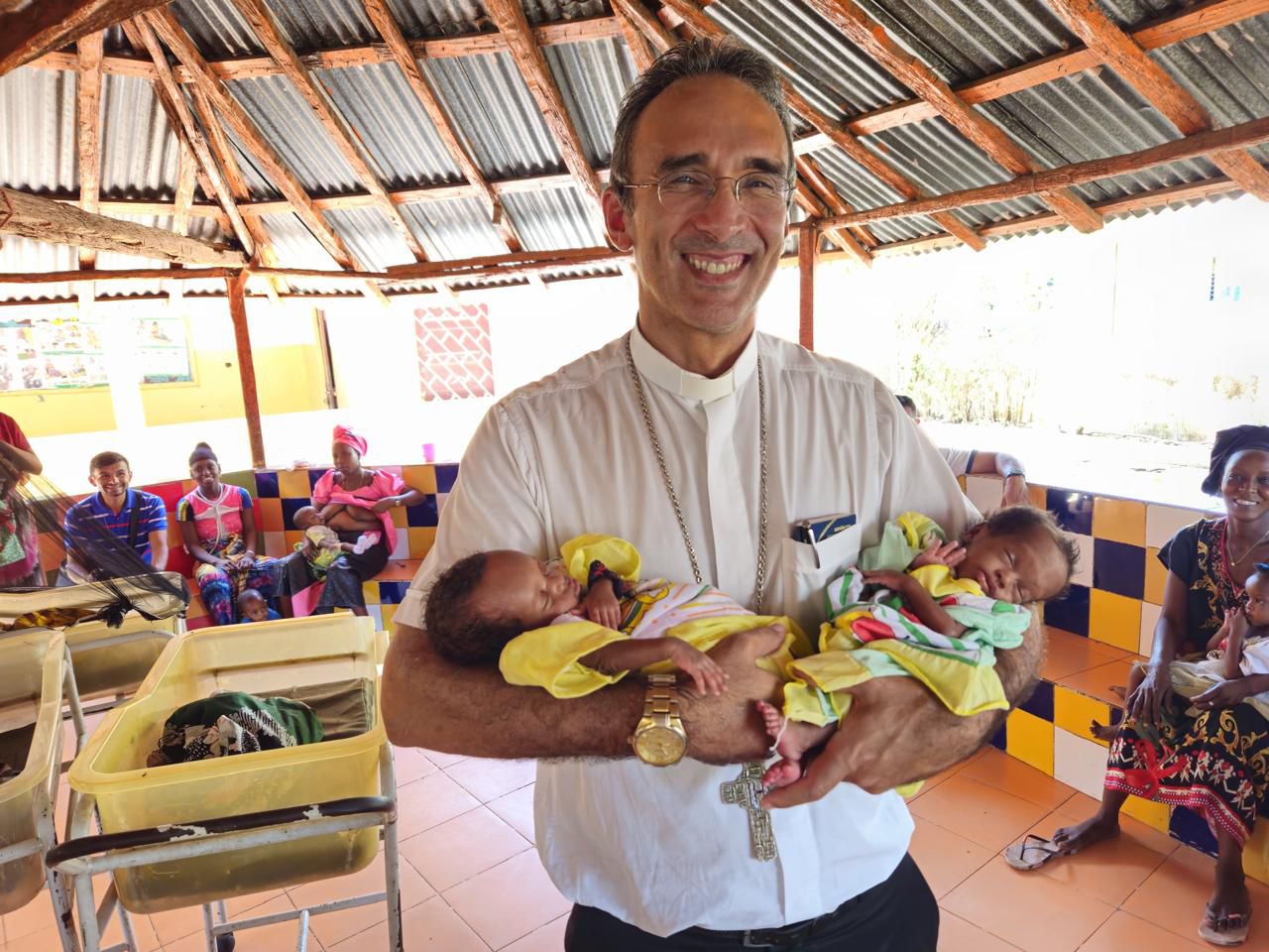 Dom Dilmo Franco e padres levam ajuda e esperança a Missão da Diocese de Anápolis, na Guiné-Bissau, África