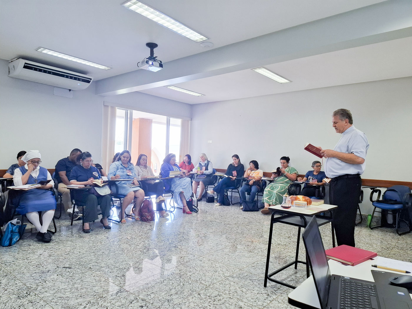Regional Centro-Oeste realizou encontro sobre Iniciação à Vida Cristã e o papel do catequista